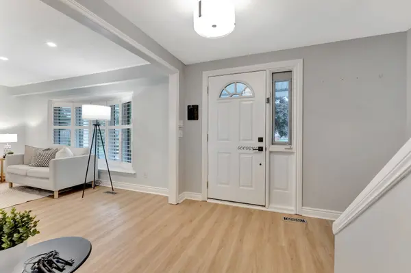 Milton, ON L9T 2Z1,144 Macdonald CRES