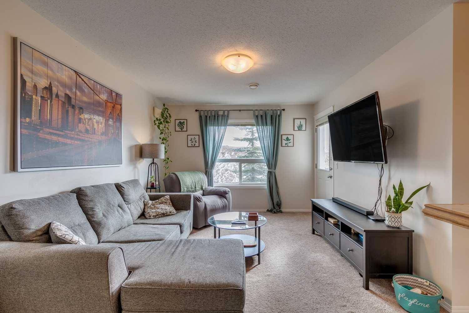 Strathmore, AB T1P 0E1,8 Bayside PL #307