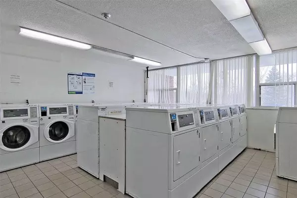 Mississauga, ON L5L 2E9,3501 Glen Erin DR #811