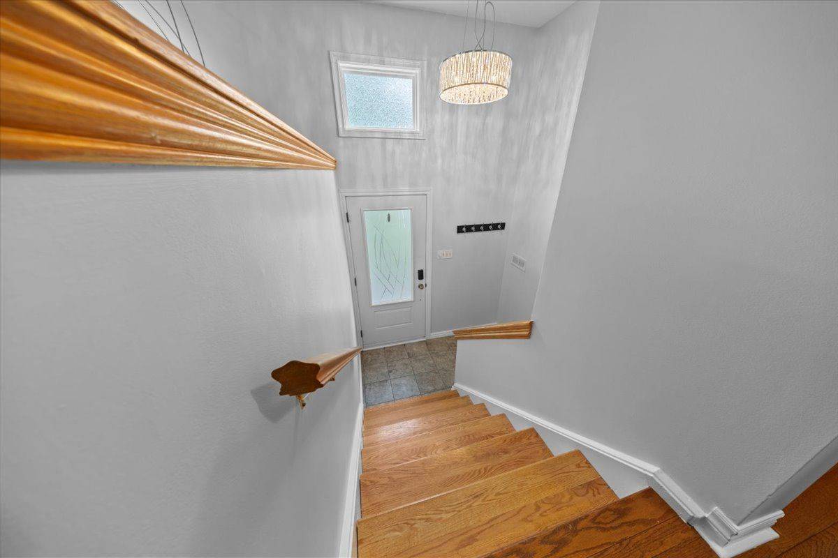 Elmvale Acres And Area, ON K1G 1Y3,695 Pleasant Park RD