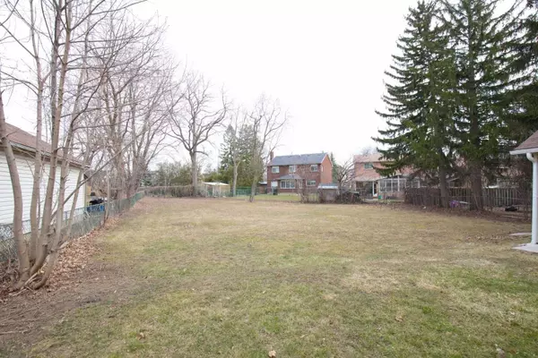 Brampton, ON L6X 1L7,7 Rogers RD