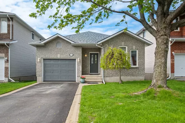34 Schooner DR, Kingston, ON K7K 7J8