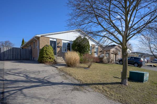 82 Lampman CRES,  Thorold,  ON L2V 4K7