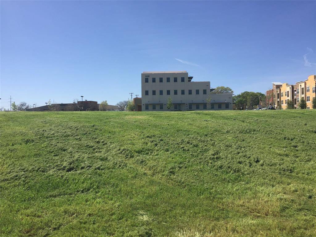 Grapevine, TX 76051,1028 Texan Trail
