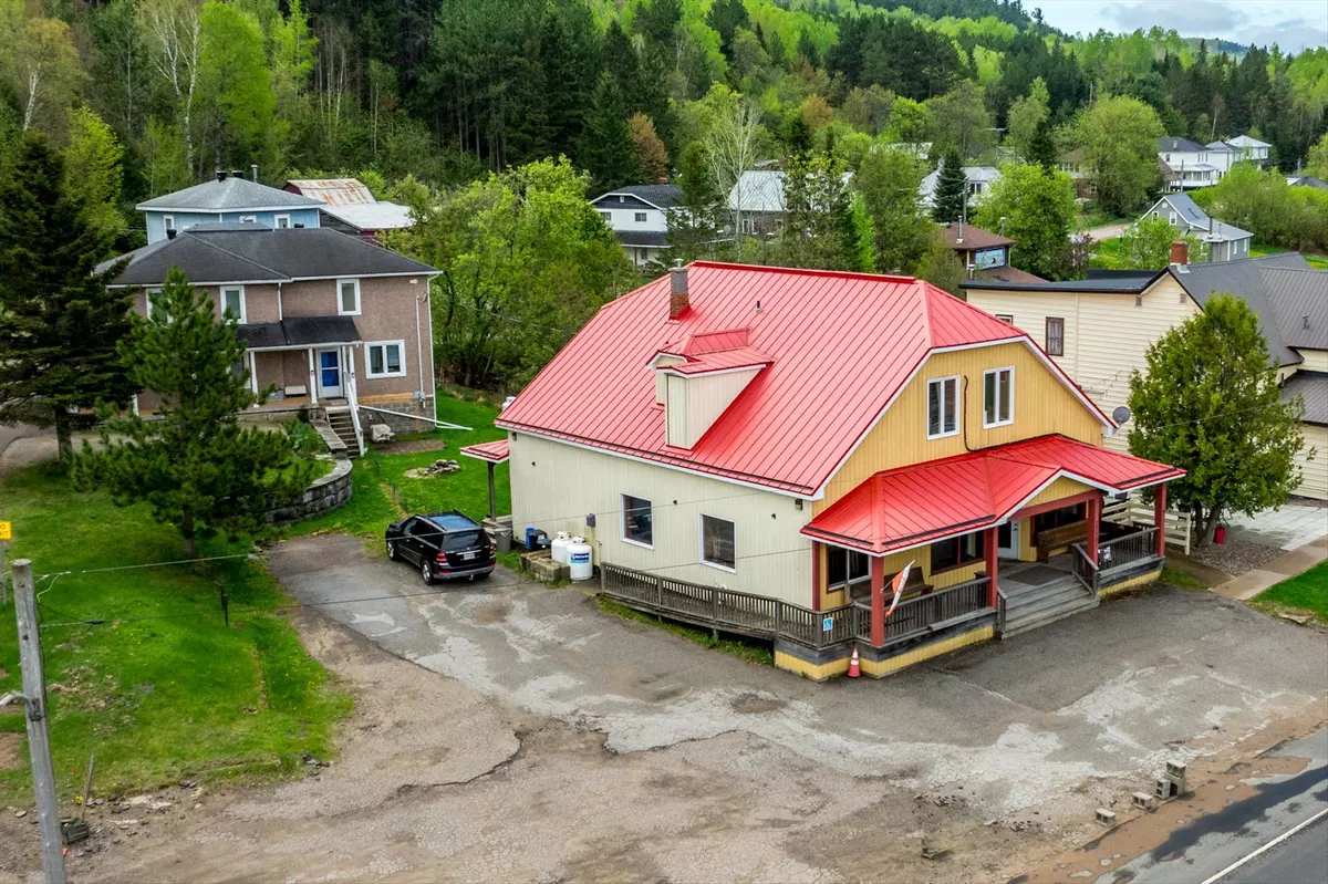 Madawaska Valley, ON K0J 2N0,17581 HIGHWAY 60 N/A