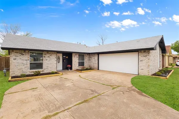 402 W GRENOBLE Drive,  Grand Prairie,  TX 75052