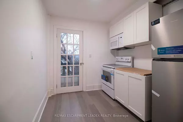 Hamilton, ON L8P 1B5,417 King ST W