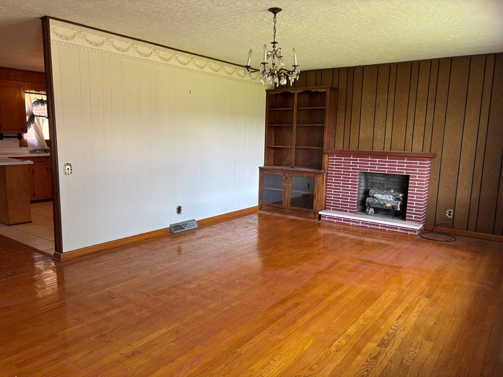 Cedar Bluff, VA 24609,4127 STEELSBURG HWY.