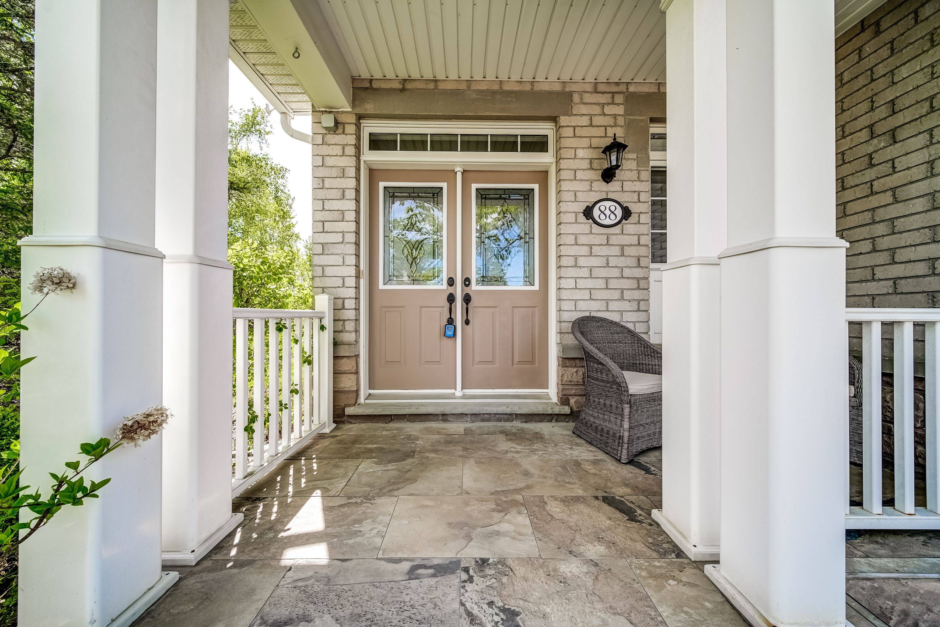 Aurora, ON L4G 7Z6,88 Stonecliffe CRES #22