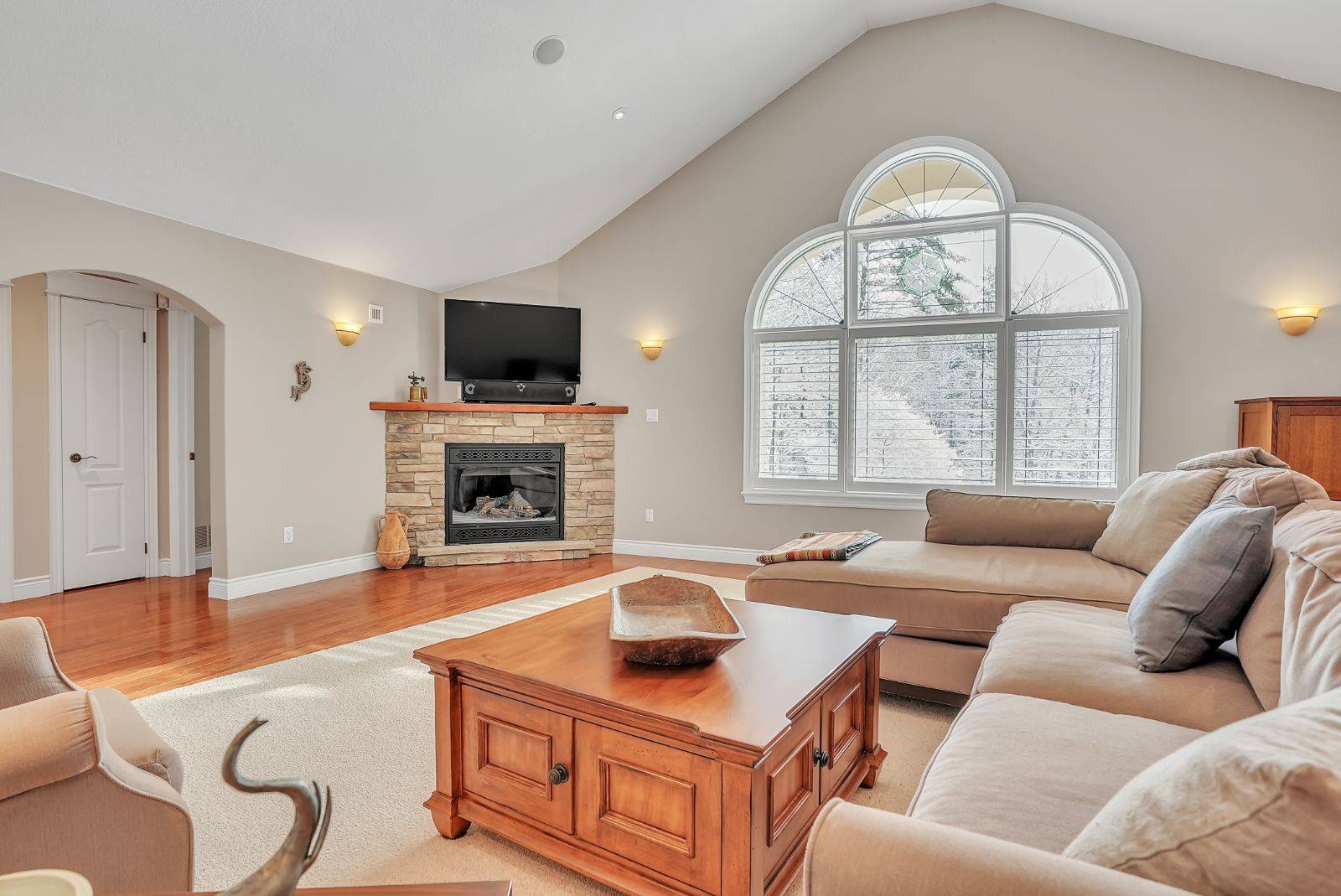 Springwater, ON L4N 9X7,308 Miller DR