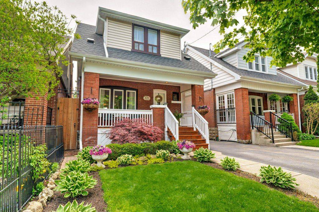 Hamilton, ON L8K 2K4,221 Park ROW S