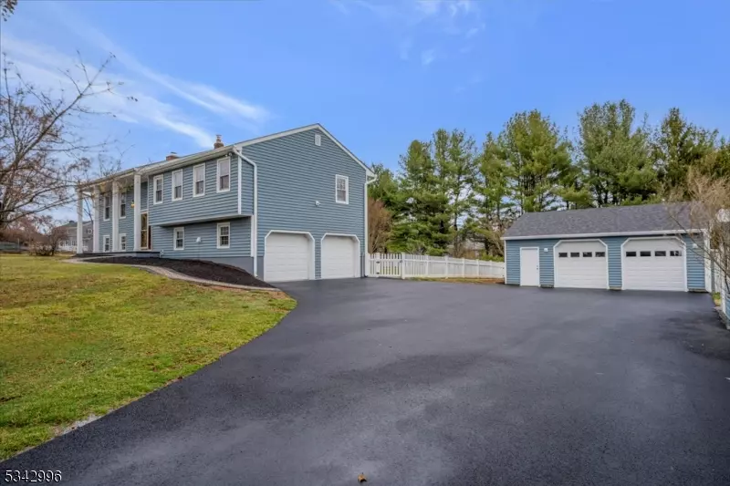 2 Van Pelt Dr, Readington Twp., NJ 08889