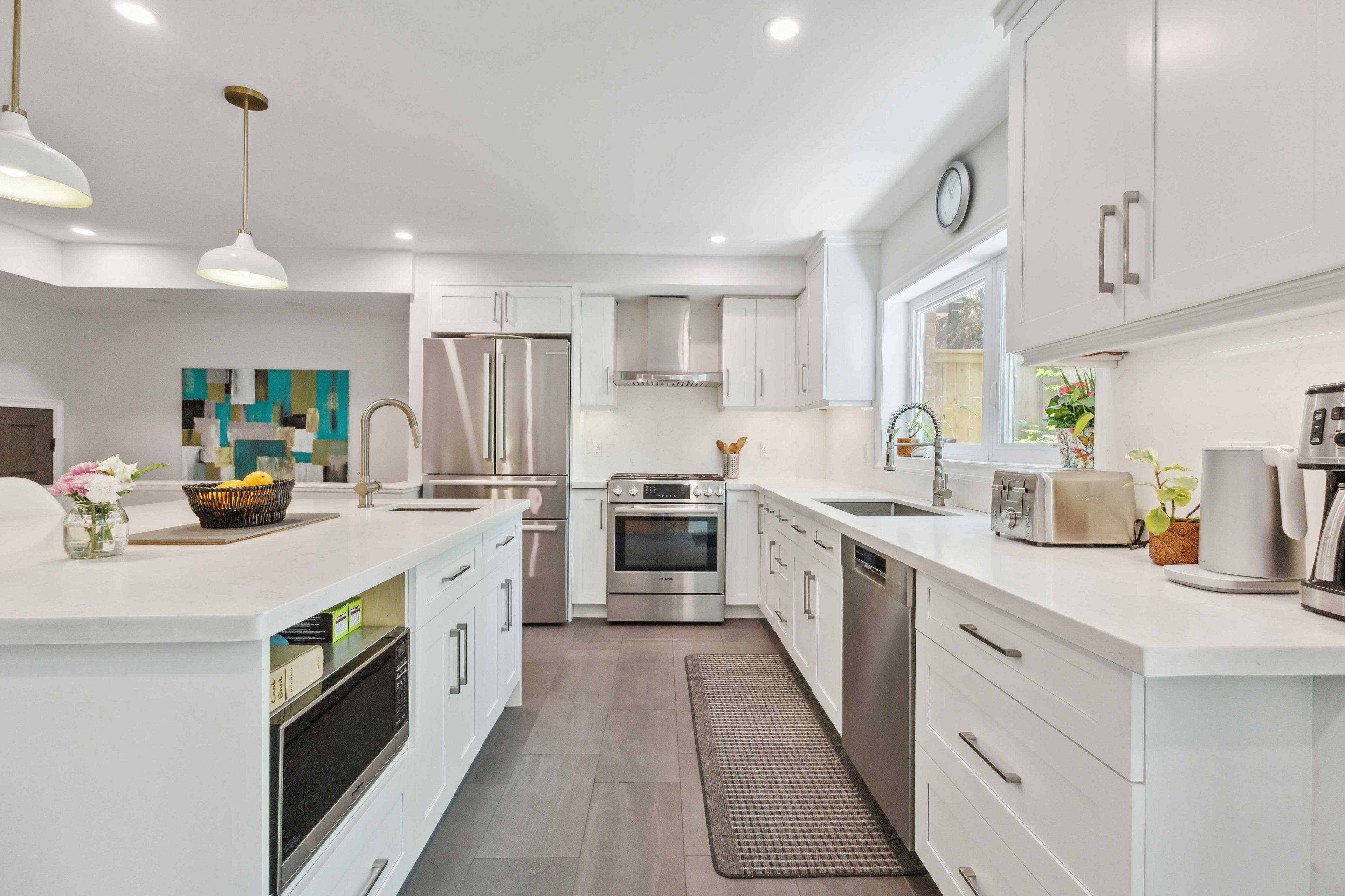 Toronto W02, ON M6S 4S1,27 Warren CRES
