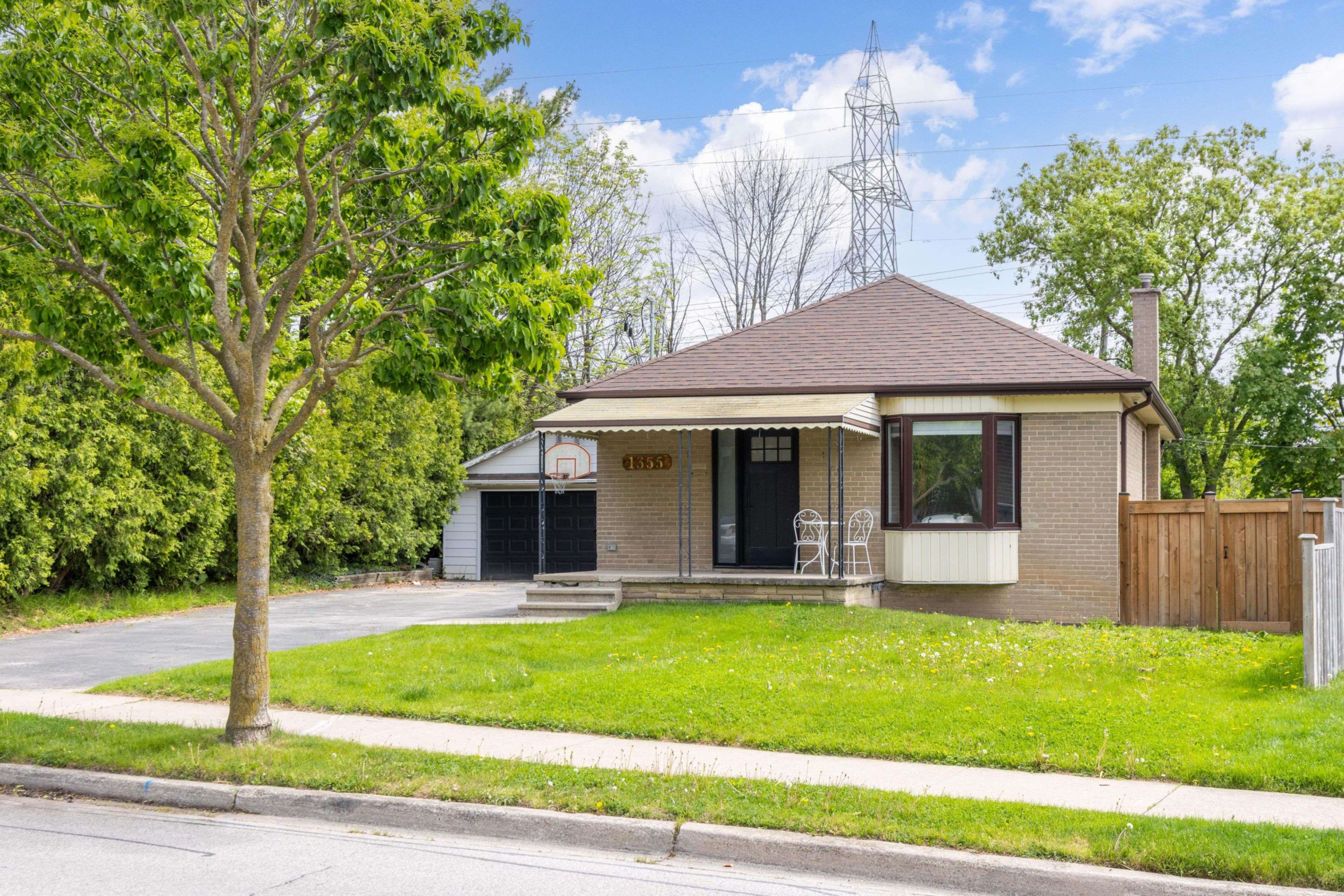 1355 Augustine DR, Burlington, ON L7P 2M9
