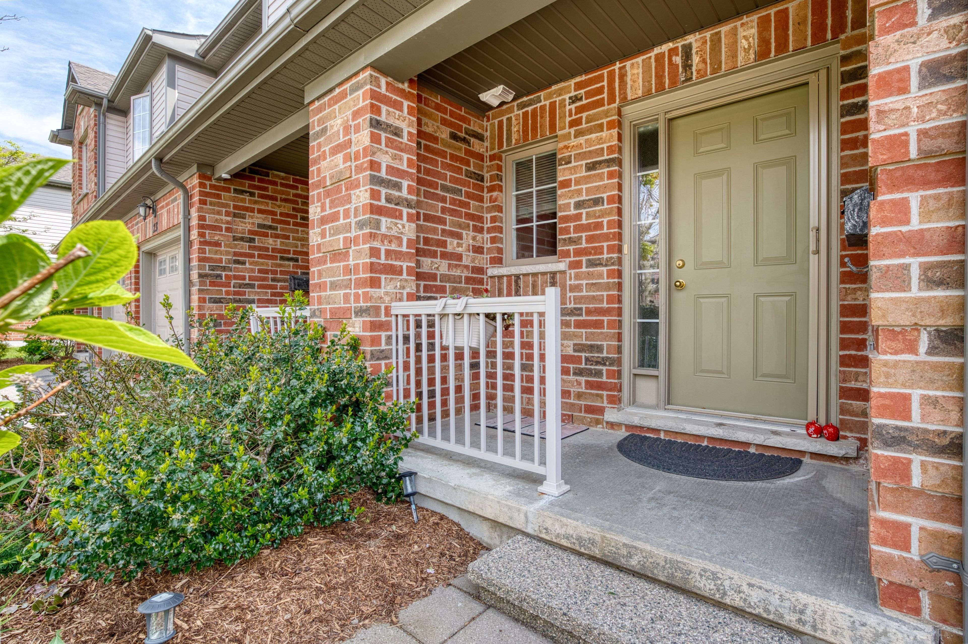 London North, ON N6H 5W8,600 Hyde Park RD #27