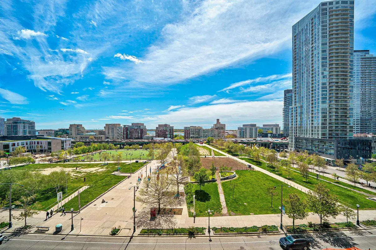 Toronto C01, ON M5V 4B2,151 Dan Leckie WAY #853