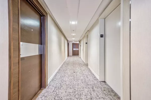 Toronto C01, ON M5V 4B2,151 Dan Leckie WAY #853