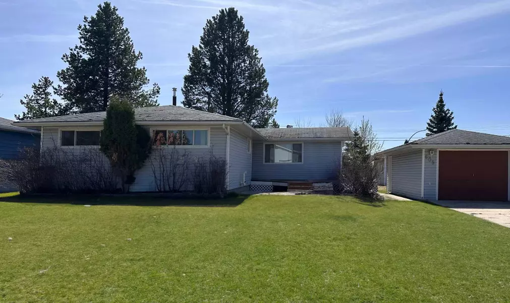 605 4 AVE, Fox Creek, AB T0H 1P0