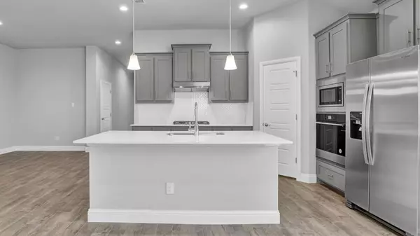Justin, TX 76247,8708 RED OAK Drive