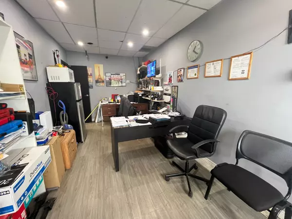 Markham, ON L3R 5V3,7605 Woodbine AVE #10