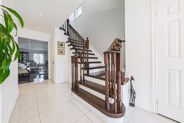 Mississauga, ON L5R 3R5,5008 Willowood DR