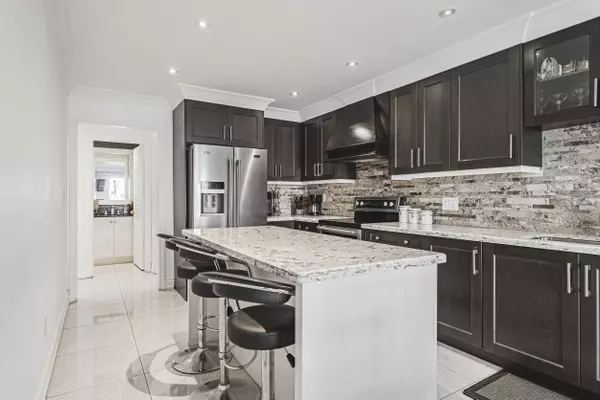 Mississauga, ON L5R 3R5,5008 Willowood DR