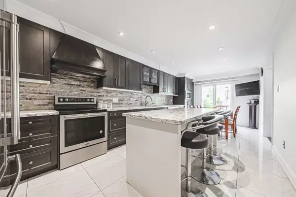Mississauga, ON L5R 3R5,5008 Willowood DR