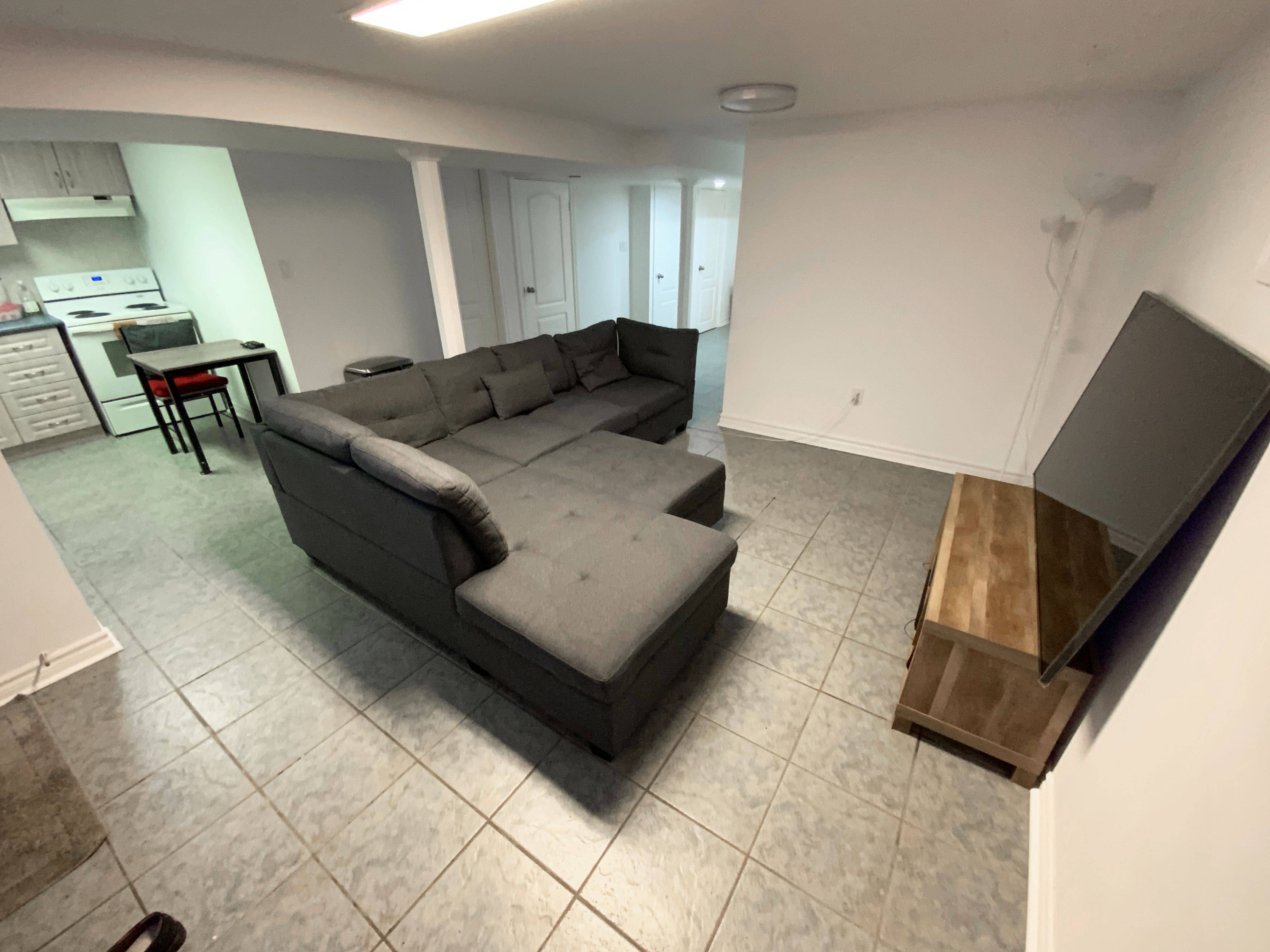 Toronto E04, ON M1R 3M3,2 Kellyvale RD #Bsmt
