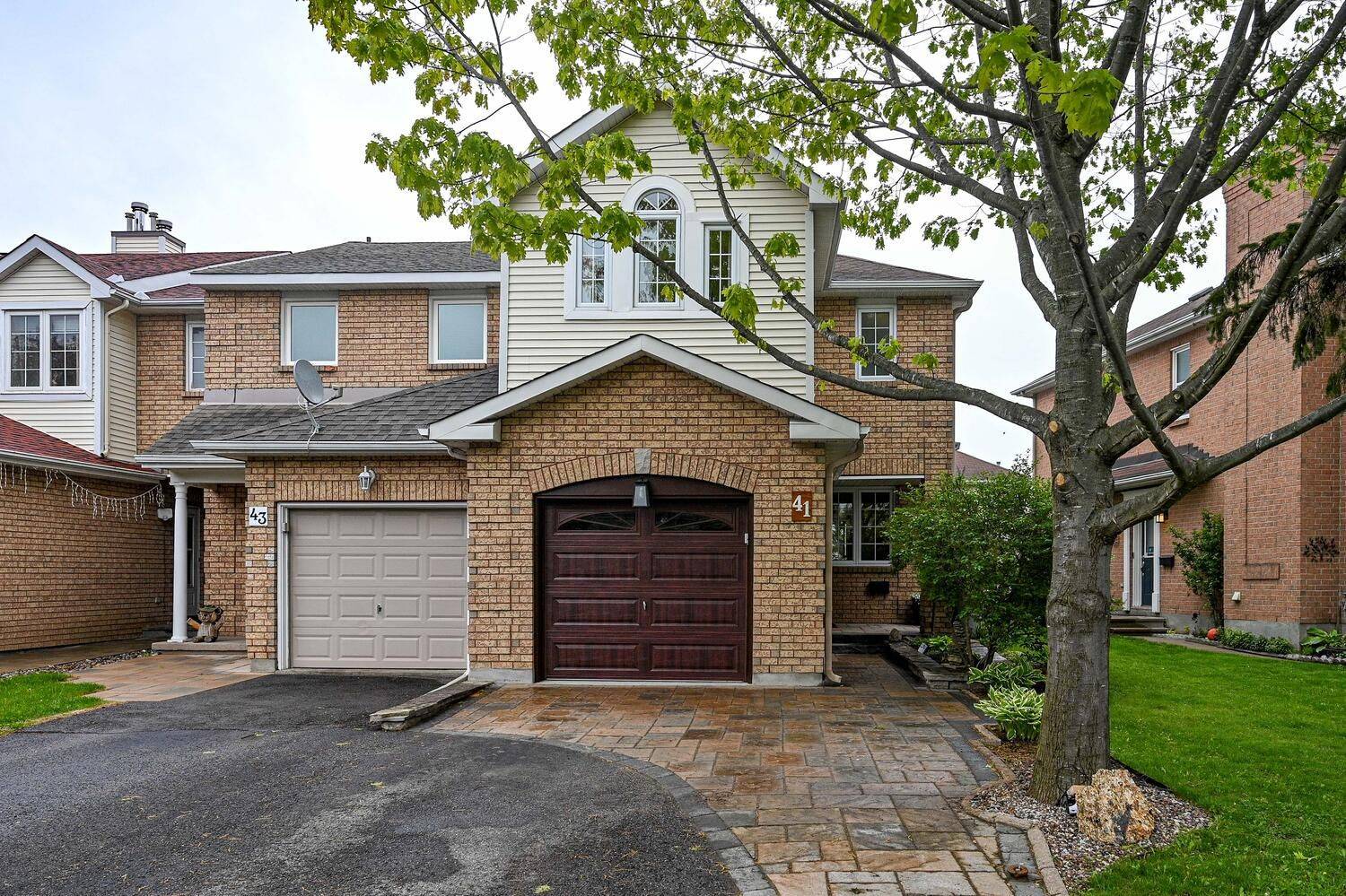 Barrhaven, ON K2J 4B8,41 Mountshannon DR