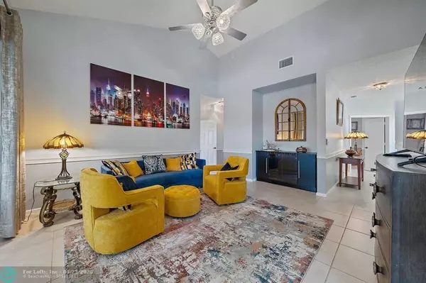 402 E Sea Oats Dr #E, Juno Beach, FL 33408