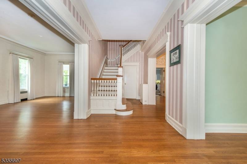 Montclair Twp., NJ 07043,433 Park St