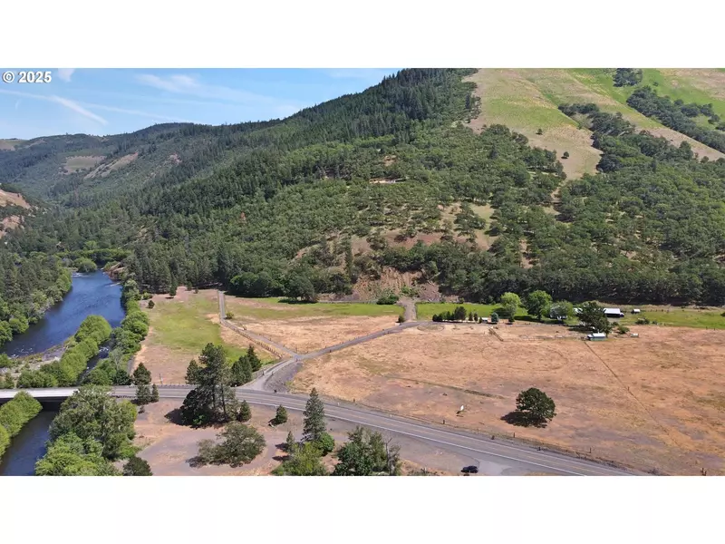 992 HIGHWAY 142 E, Lyle, WA 98635