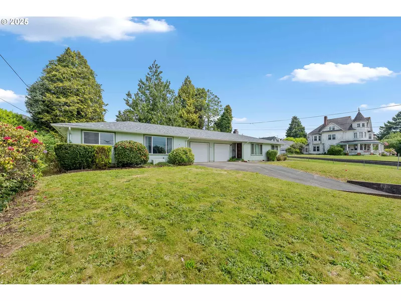 110 N DEAN ST, Coquille, OR 97423