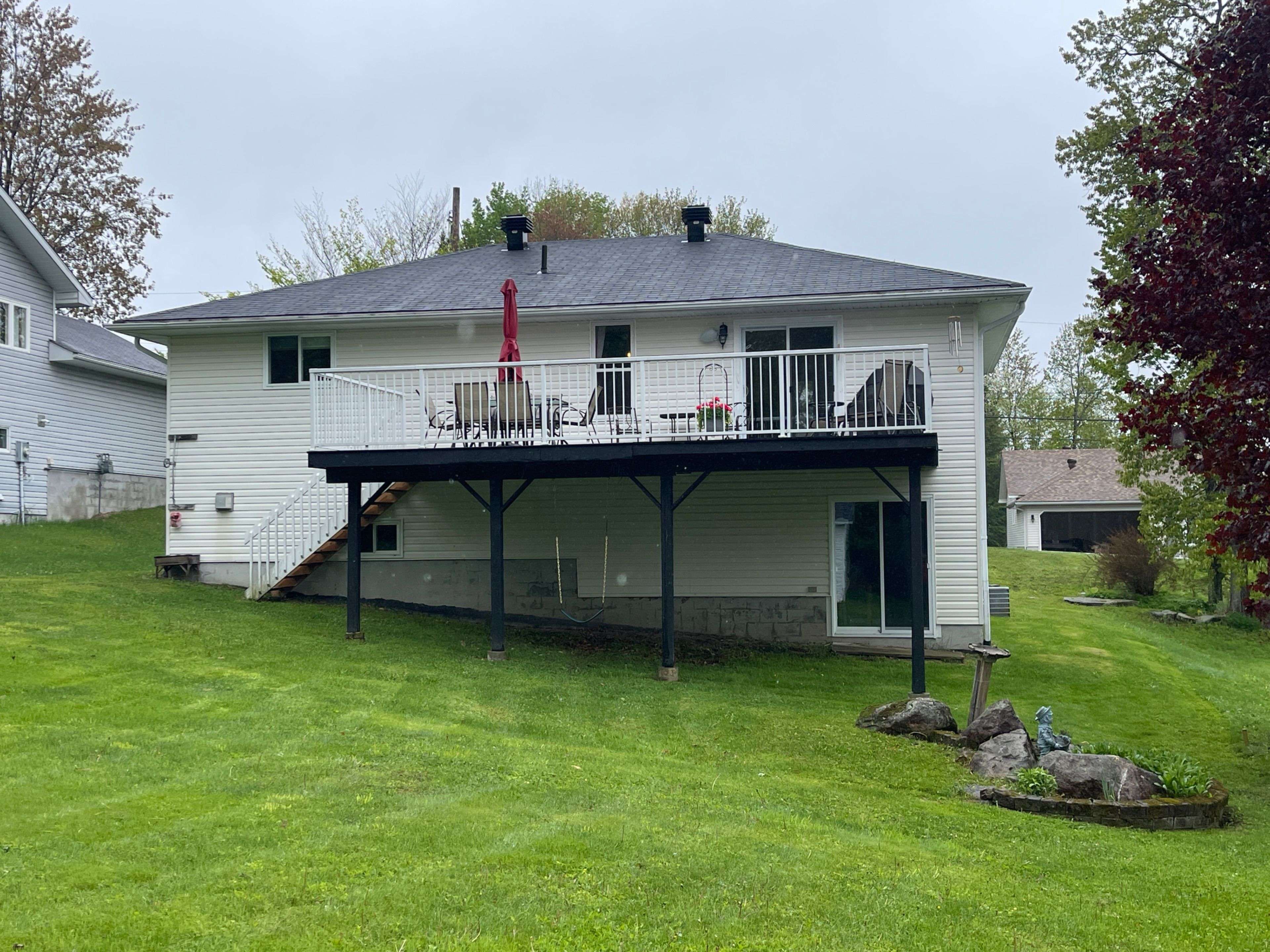 Huntsville, ON P1H 1V2,8 Greaves AVE
