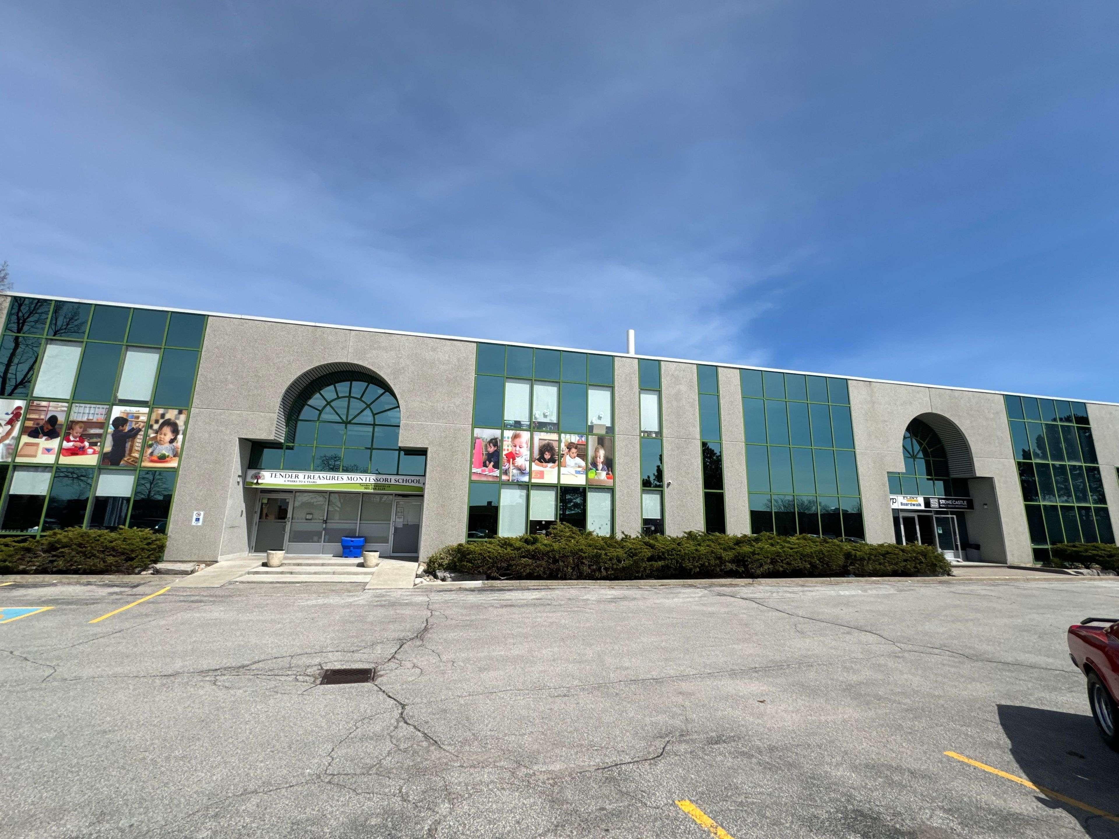 Vaughan, ON L4L 5Y3,171 Marycroft AVE #202