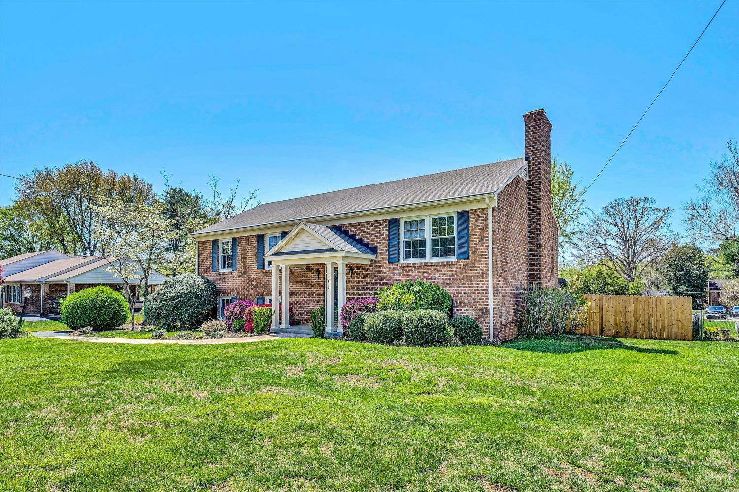Lynchburg, VA 24502,212 Maple Hills DR