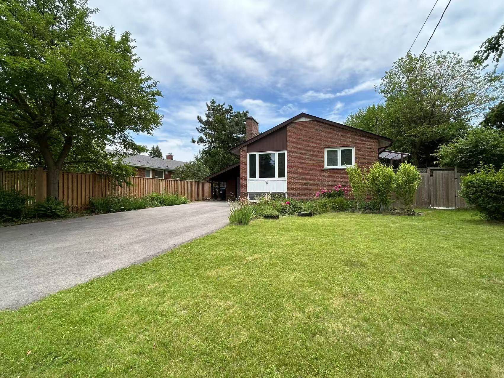 3 Fleetwell CT N, Toronto C07, ON M2R 1L2