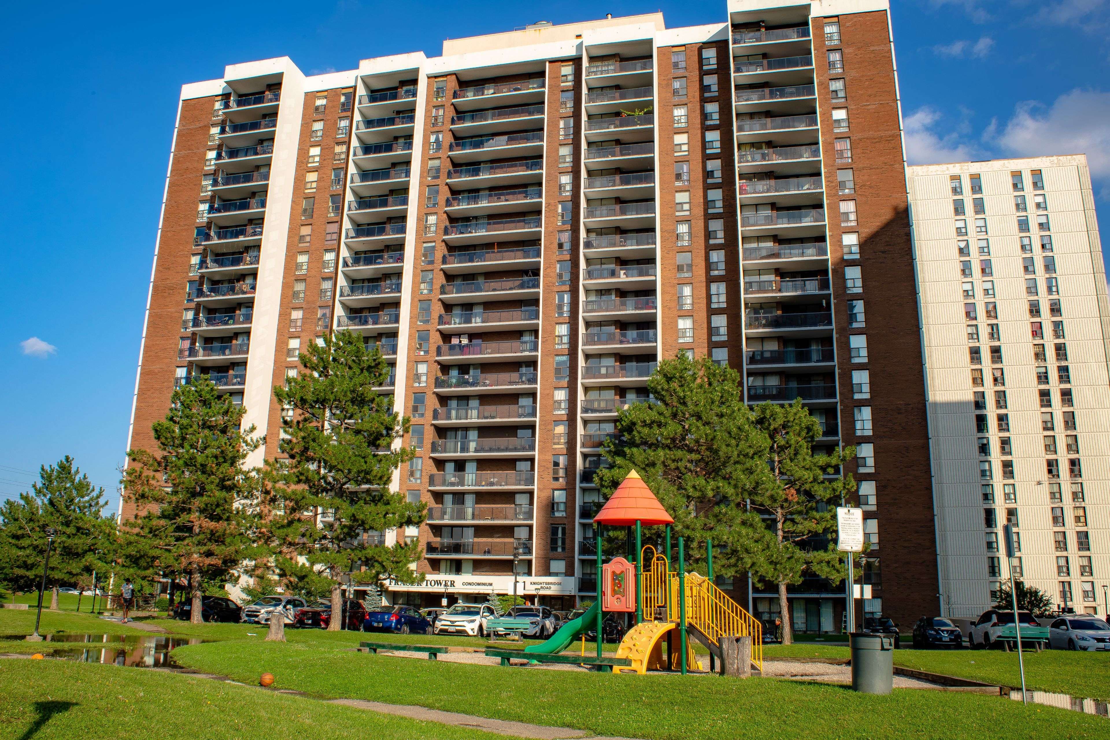 Brampton, ON L6T 3Y1,21 Knightsbridge RD #907