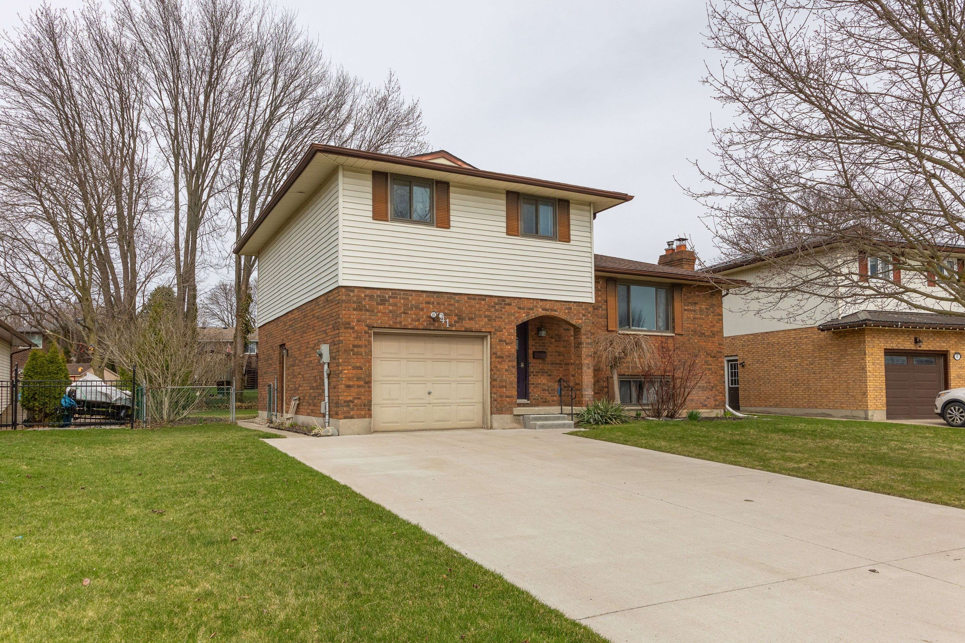 Strathroy-caradoc, ON N7G 3S9,41 WESTGATE AVE