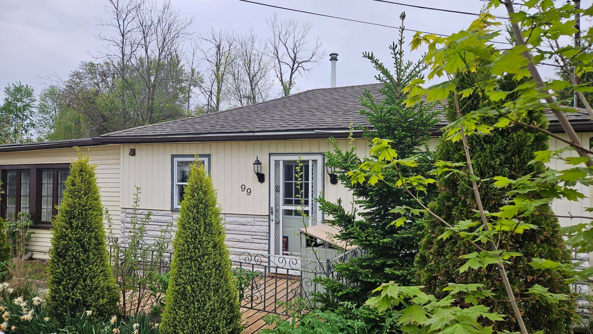 99 Joseph ST, Fort Erie, ON L2A 5J6