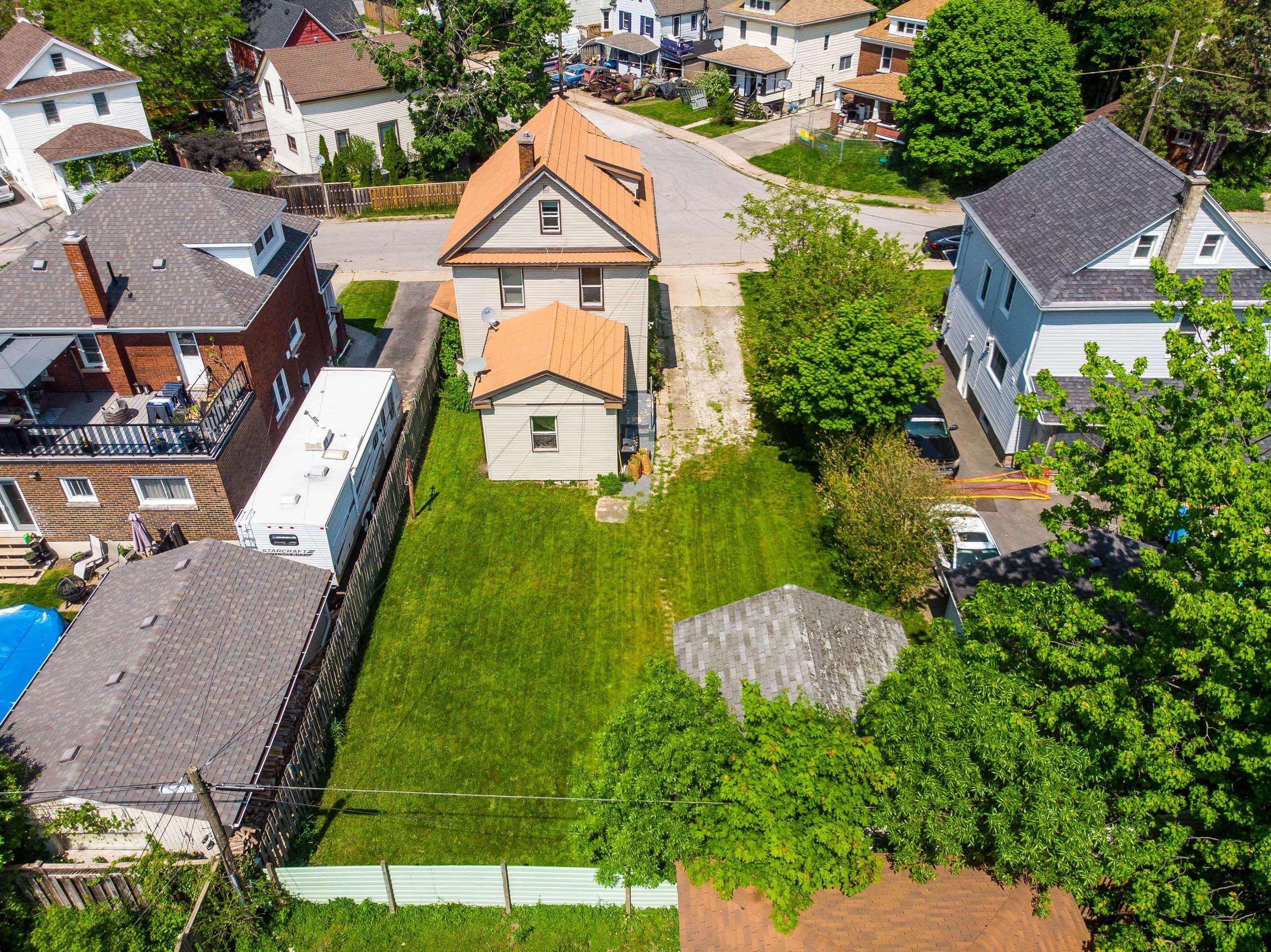 Niagara Falls, ON L2E 1E9,4588 Nelson CRES