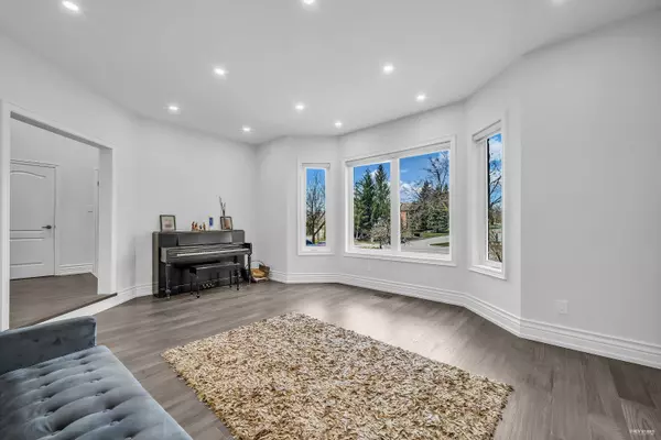 Newmarket, ON L3X 1M7,1092 Stonehaven AVE