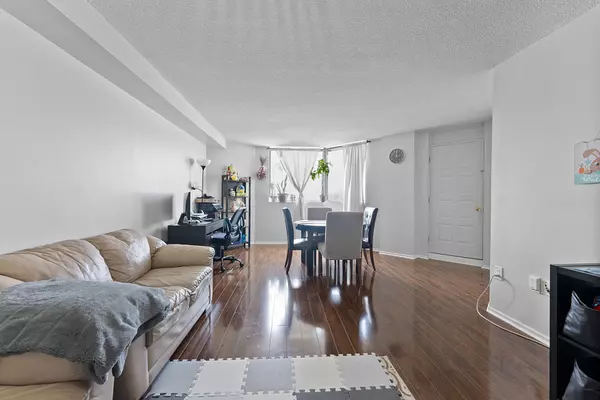 Toronto W10, ON M9W 6A7,238 Albion RD N #207