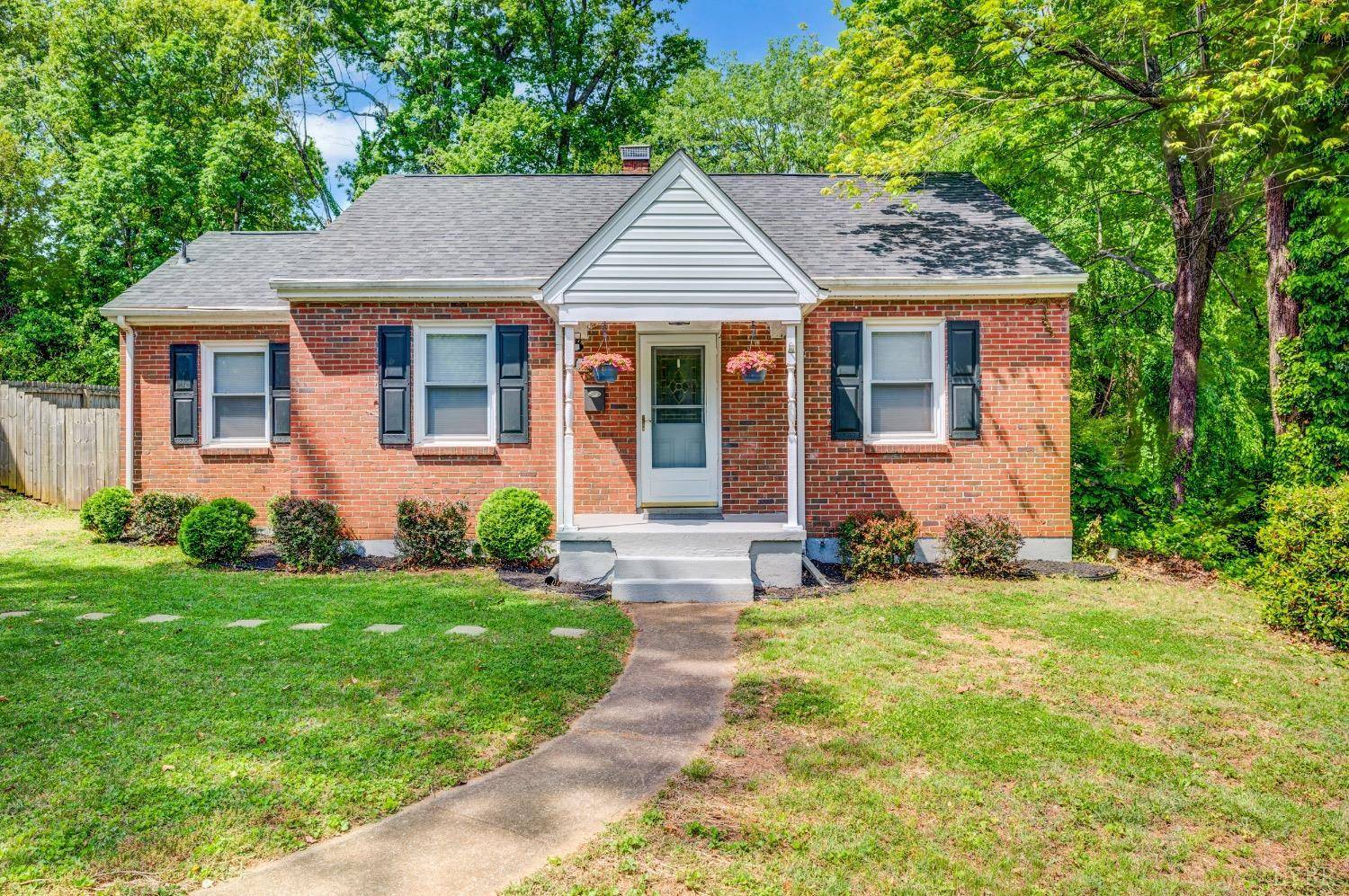 809 Westview DR, Lynchburg, VA 24502