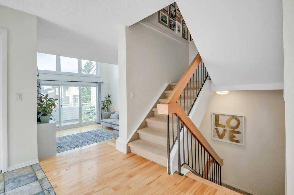Calgary, AB T3A 2M3,132 Edgemont Estates DR NW