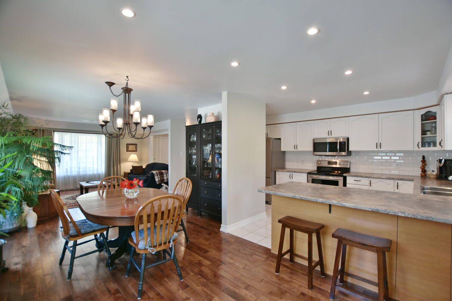 Wasaga Beach, ON L9Z 1G1,32 Riverdale DR