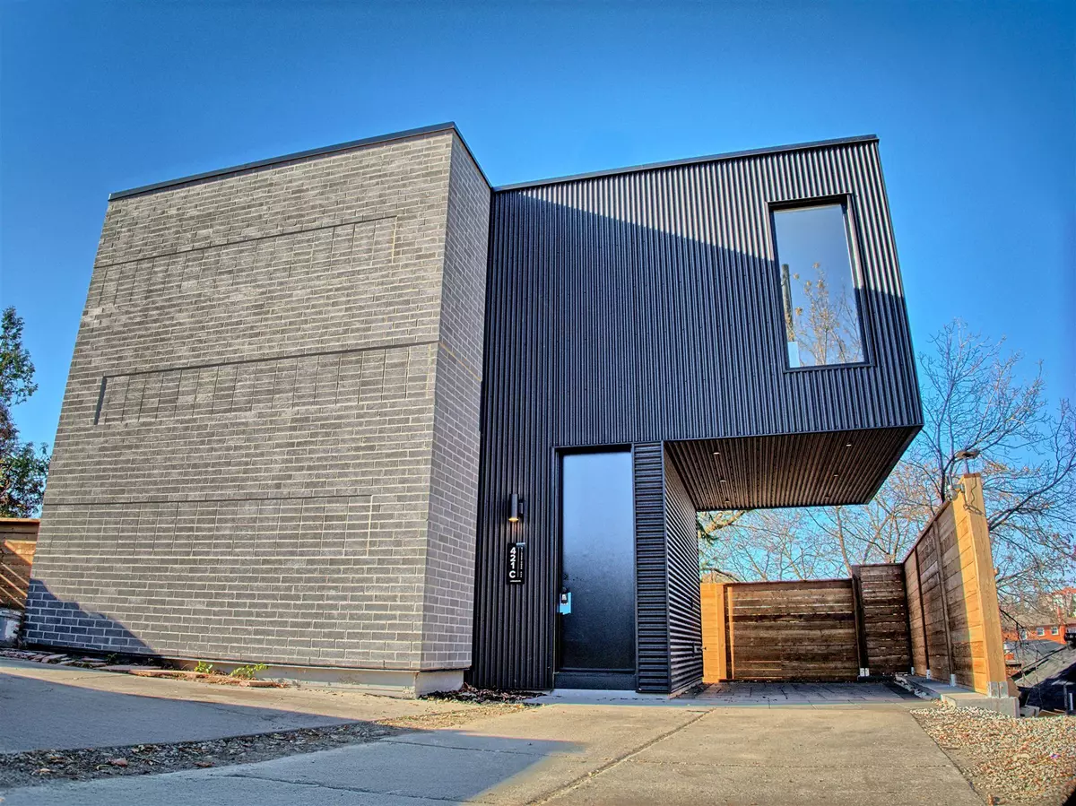 Toronto W03, ON M6M 3H1,421 Silverthorn AVE #Unit C