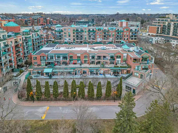 Vaughan, ON L4L 9E3,121 Woodbridge AVE #319