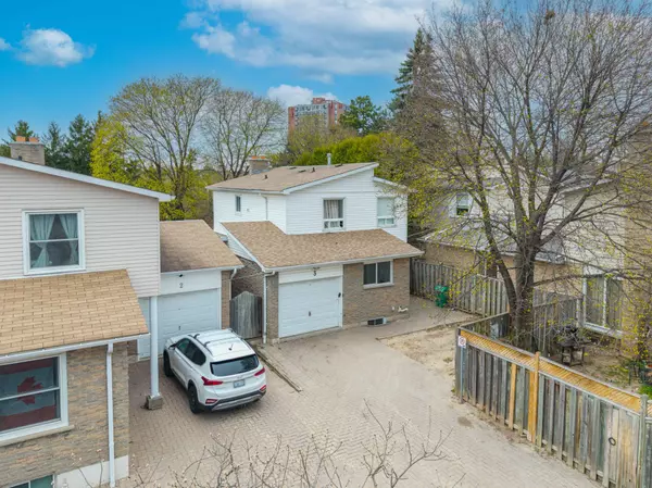 Mississauga, ON L5N 2P8,3 Moonstream CT #3
