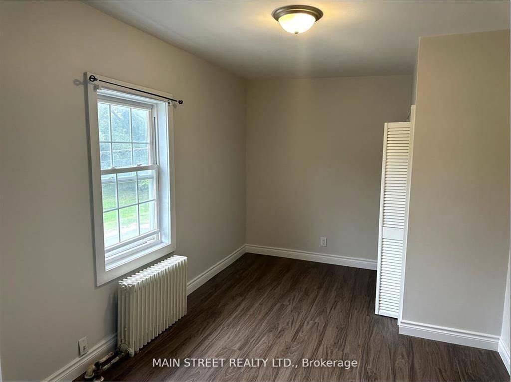 Innisfil, ON L0L 1R0,280 Bells LN #1